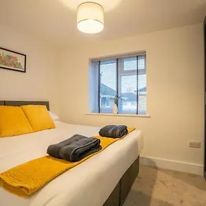 Mill Road First Floor Holiday home Crawley (West Sussex)